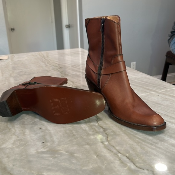 New boots - Picture 3 of 9